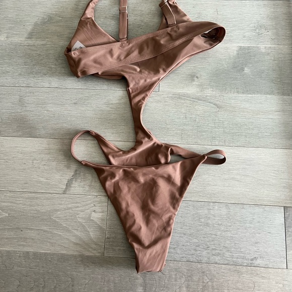 Matte Collection Swim - Picture 2 of 2